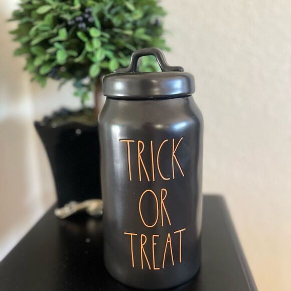Trick or treat canister rae dunn - Picture 2 of 7